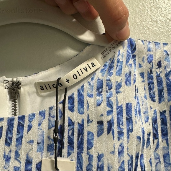 Alice + Olivia Molli Belted Floral Mini Wrap Dress Forget Me Not Antique Size 2 - Picture 12 of 15